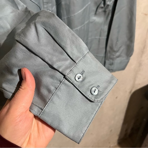 WinterSilks NWT Women’s Blouse Medium Blue Silk Blend Starburst Seam Work Wear - Picture 3 of 9